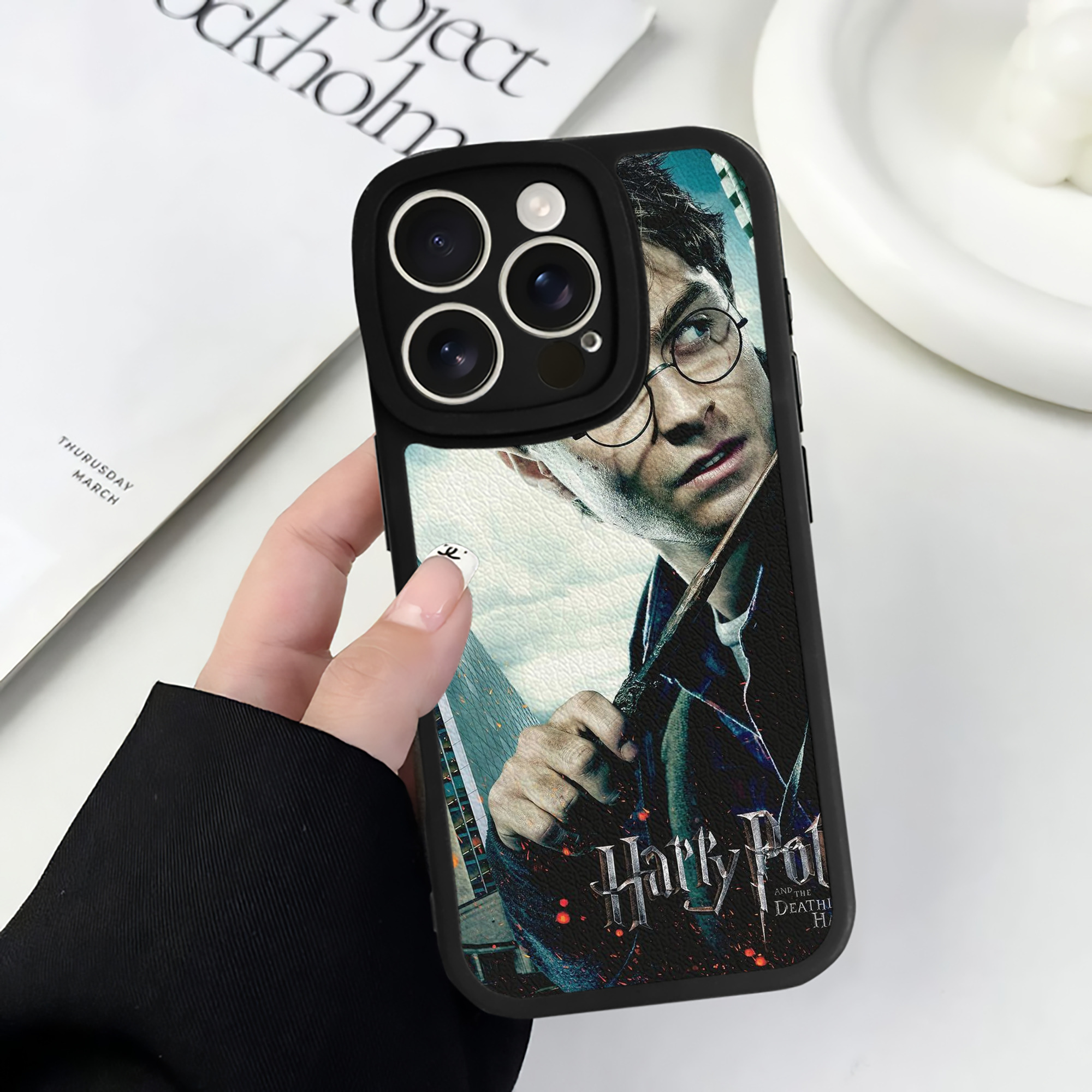 （画像用） Harry Potter ハリー・ポッターシリーズ 【iPhone 16シリーズ対応】シリコンスマホケース（レザー調） 材質：シリコン
